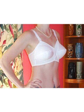 Vintage White Exquisite Form Bullet Bra 38 C pinup retro pointy bra